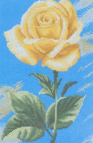 Желтая роза на голубом 35046